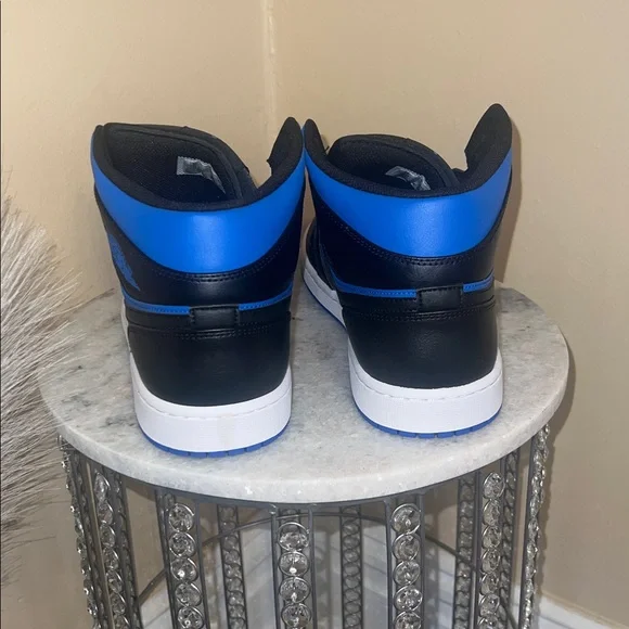 Nike Air Jordan 1 Mid - Picture 3 of 4